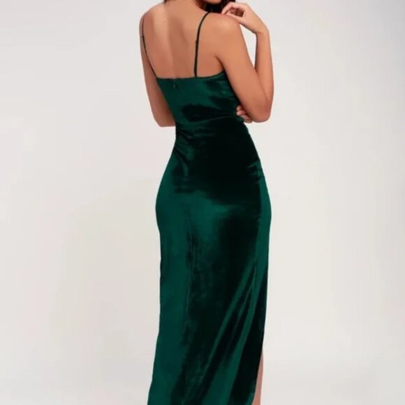 Elegant Green Velvet Dress - Picture 3 of 9